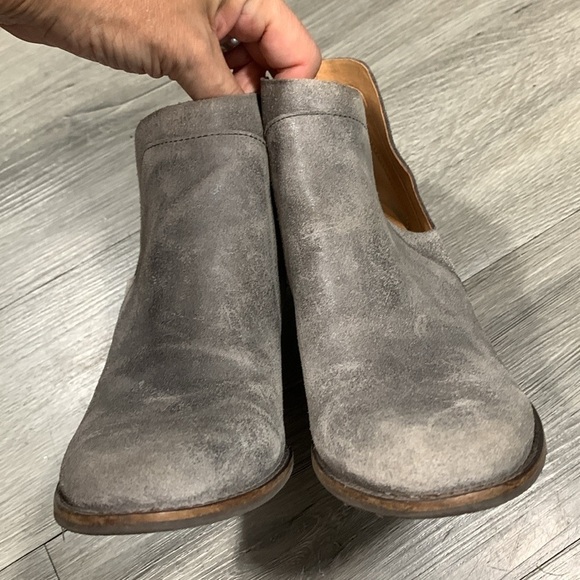 Lucky Brand  Yabba Wedge Gray Suede Distressed Booties size 9 - Picture 4 of 10